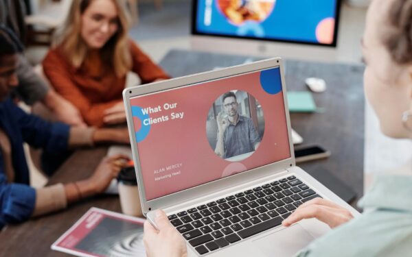 AI for presentasjoner: slik bruker du kunstig intelligens til å lage tydelige og overbevisende slides