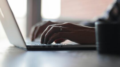 AI-myter du bør slutte å tro på: en jordnær guide for vanlige folk