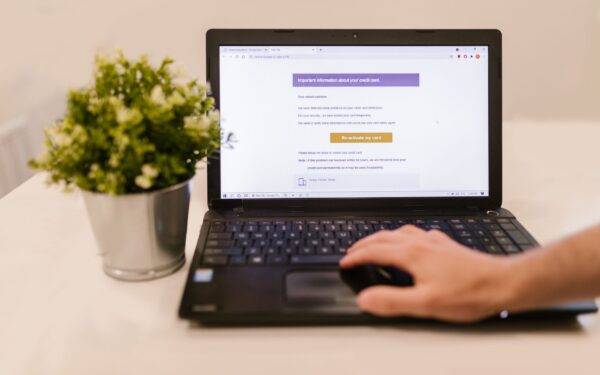Digitalt selvforsvar mot AI-svindel: slik avslører du de nye luremetodene