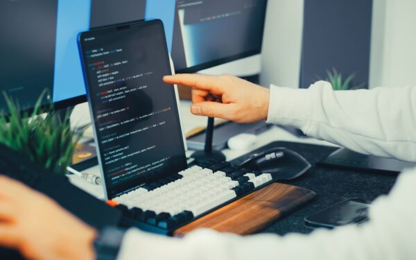Enkel innføring i no-code: lag små verktøy og arbeidsflyter uten å programmere