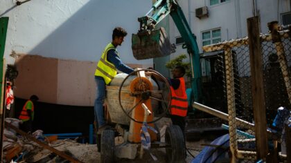 Hvordan arbeidsroboter på byggeplass kan endre byggebransjen uten å erstatte fagfolk