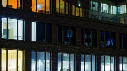 Hvordan smarte bygg kan gjøre hverdagen din roligere, tryggere og mindre energikrevende