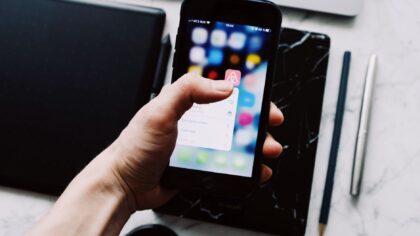 Sikkerhetskopi av mobilen: en enkel guide som faktisk redder bildene dine