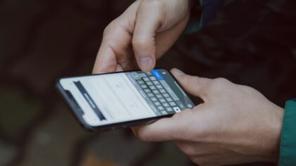 Slik avslører du falske leverings‑SMS før du klikker på lenken