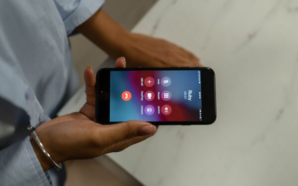 Slik gjenkjenner du telefonsvindel før du sier «ja»