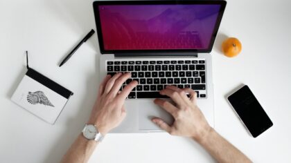 AI i kreativt arbeid: slik får du hjelp uten å miste din egen stemme