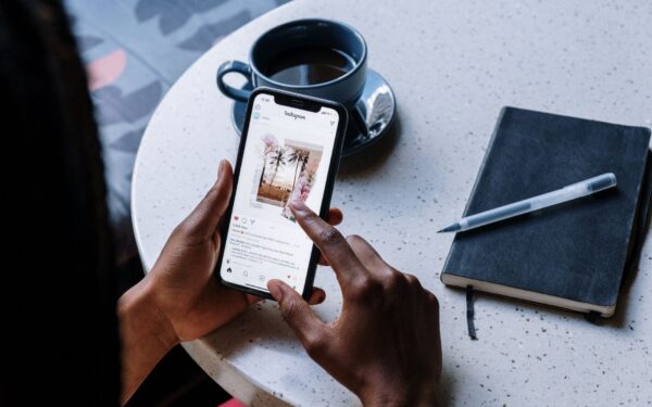 AI og sosiale medier: en praktisk guide til smartere og tryggere bruk