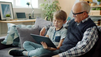 Foreldreguide til digitale grenser: slik hjelper du barna å bruke mobil og nett på en sunn måte