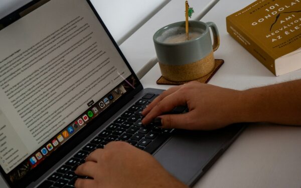 Slik gir du AI tydelige instruksjoner: en konkret guide til å skrive gode prompt