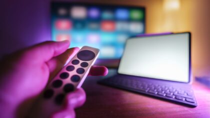 Slik setter du opp en enkel hjemmekino med strømmeenheter uten å bli teknisk ekspert